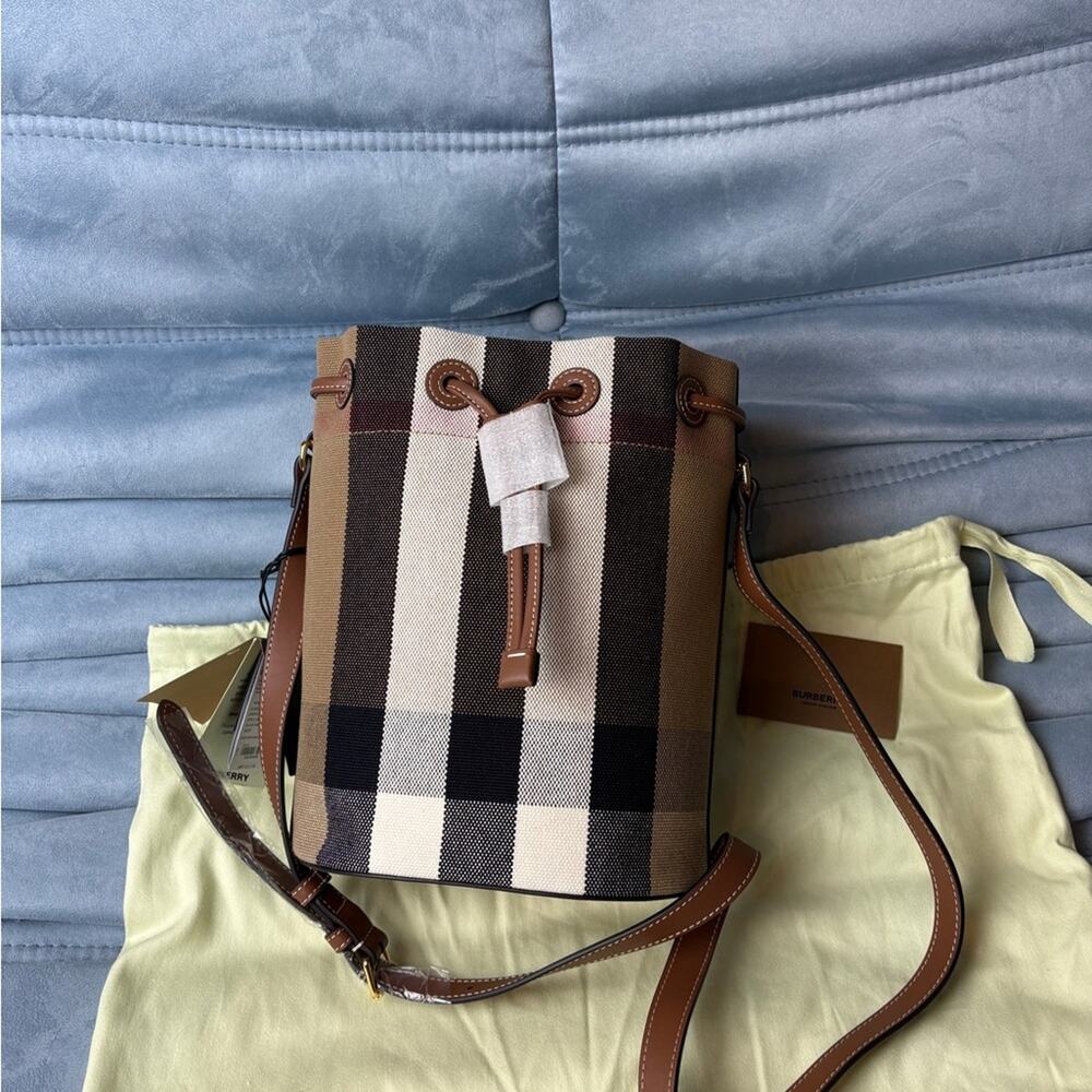 Burberry Checkered Bucket Bag NWT - Picture 2 of 8